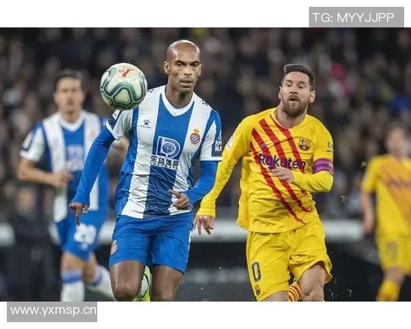 西班牙人主场迎战巴萨双方争夺荣誉与尊严的激烈对决